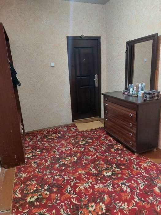 Квартира 3-ех комнатная, в 6-ом микрорайоне.