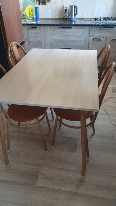Продам стол и стулья