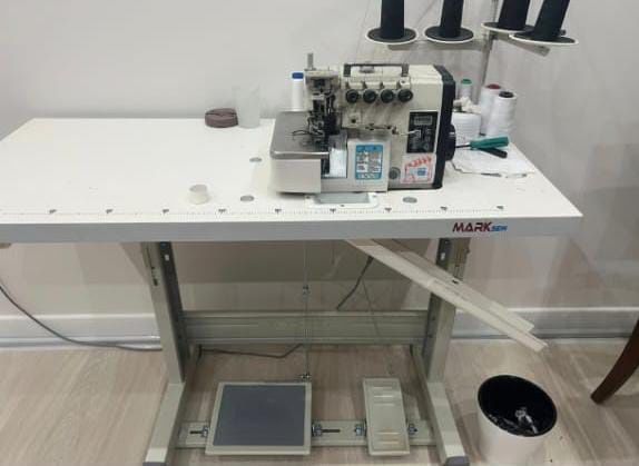 Оверлок с столом