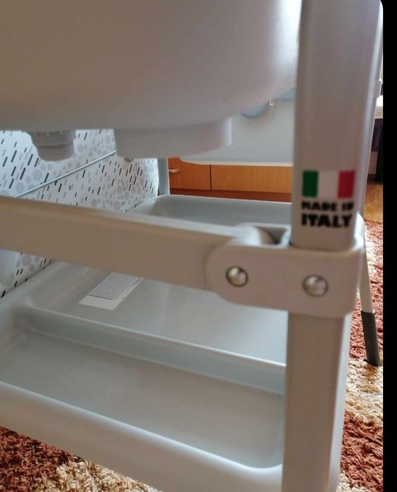 Vând masa de schimbat/înfasat bebe +cadita