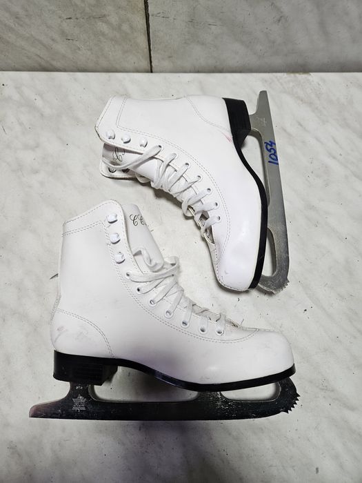 Patine 1054 gheata patinaj artistic  CCM marime  34-35  ( 22  cm)