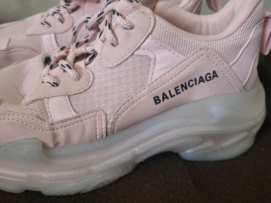 Balenciaga ca noi