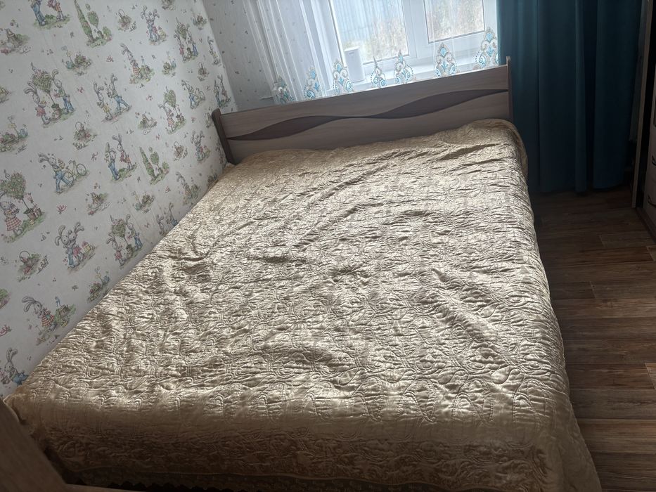 Кровать с матрасом