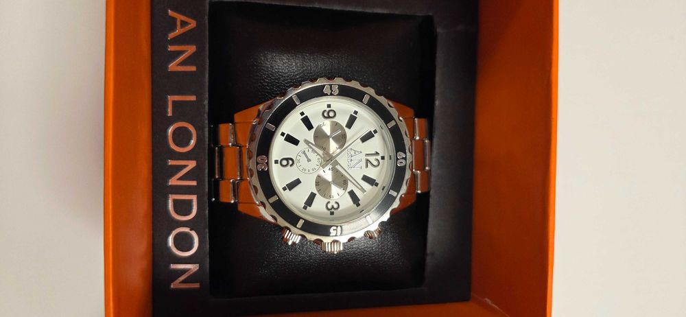 Часовник AN London