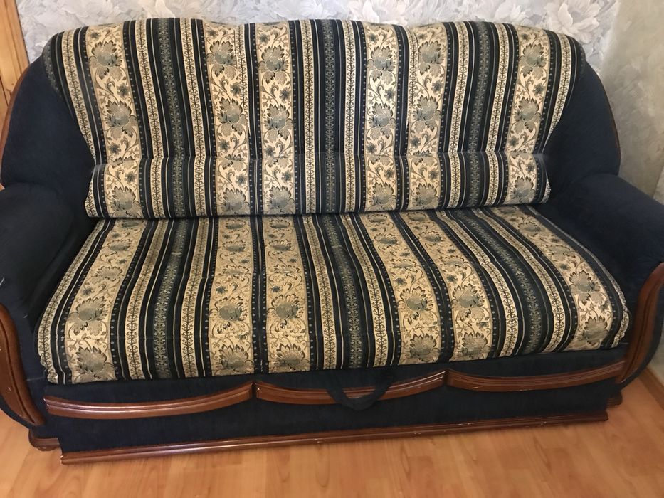 Продам диван и два кресла