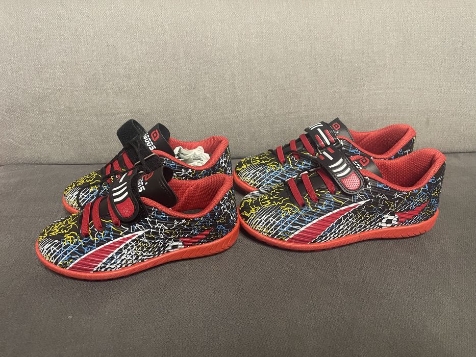 Детски футболни обувки 19 лв !!