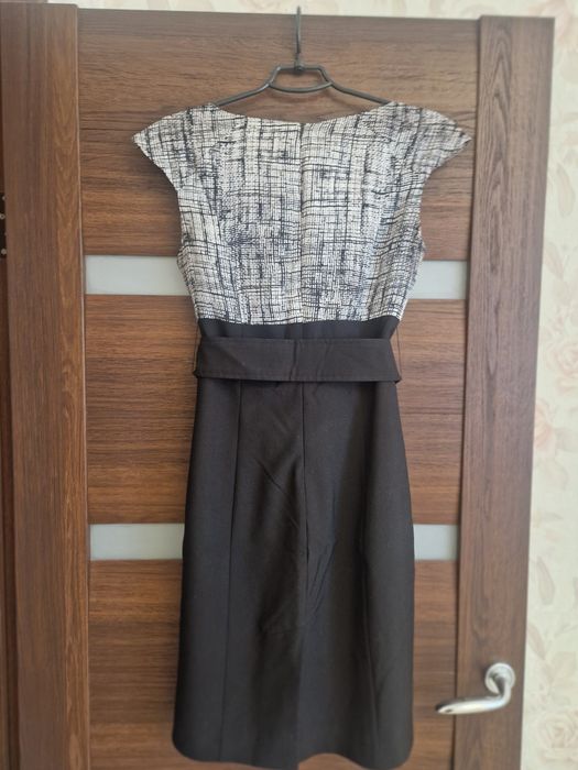 Продаю офисное платье