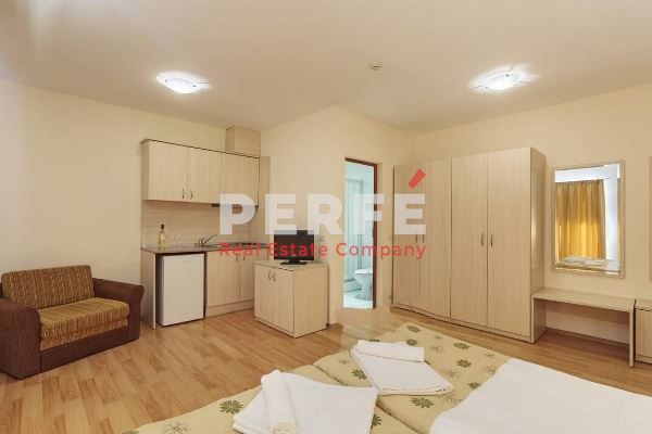 Продава се Двустаен апартамент в Созопол - 49 кв.м за 1143 €/кв.м - Снимка #3