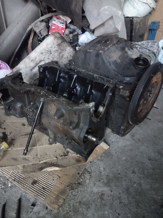 БЛОК ауди пассат 1.8 МОНО  Б3