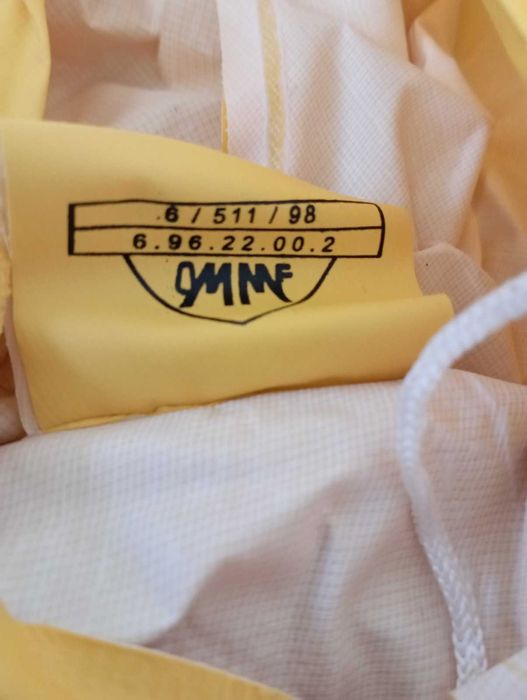 Чисто нов дъждобран