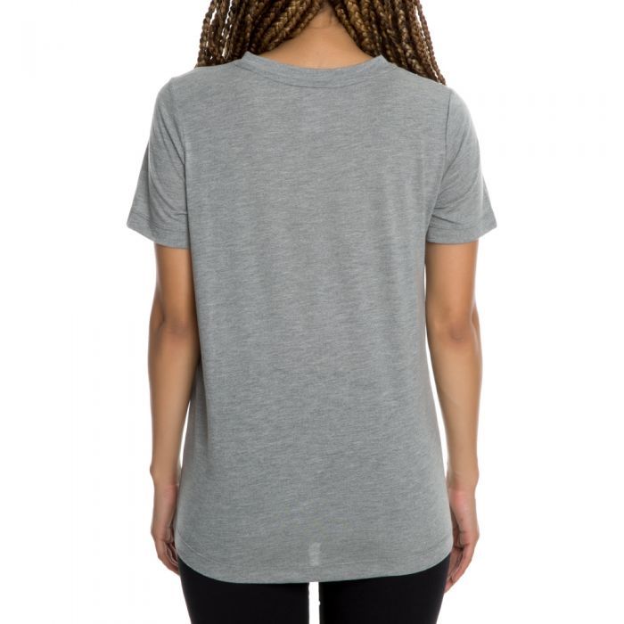 Нова дамска тениска Nike Essential