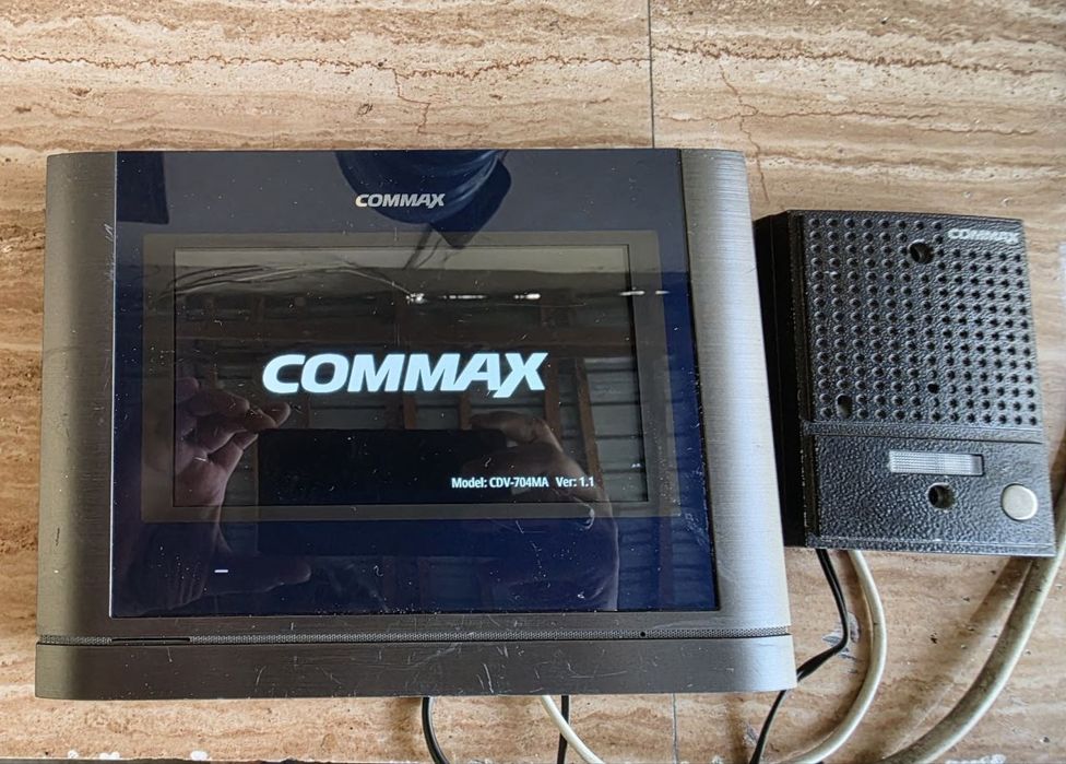 Цветной сенсорный домофон COMMAX