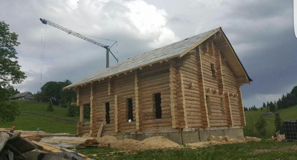 Case din lemn rotund,cabane din lemn,foisoare din lemn rotund bustean