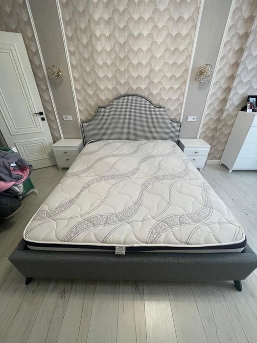 Продам двуспальнюю кровать