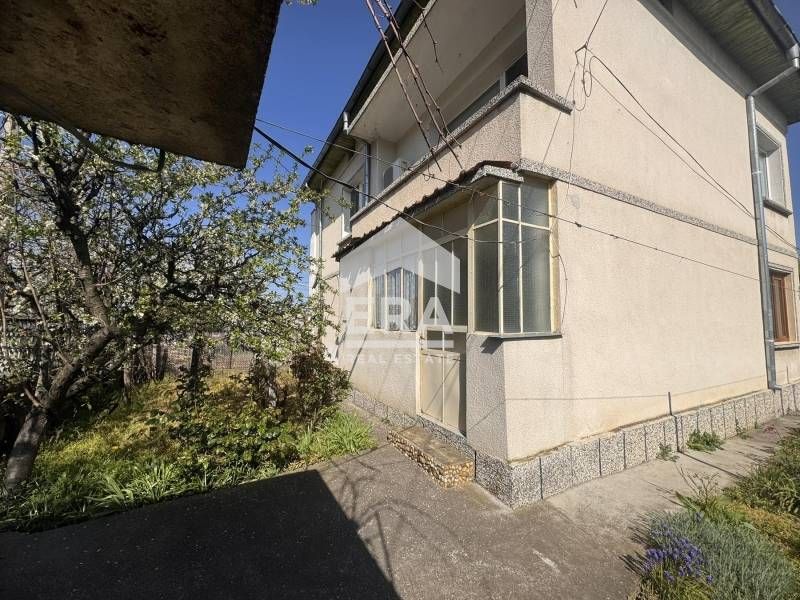ЕКСКЛУЗИВНО! ЕРА ДРЪСТЪР предлага за продажба част от къща в с. Айдеми