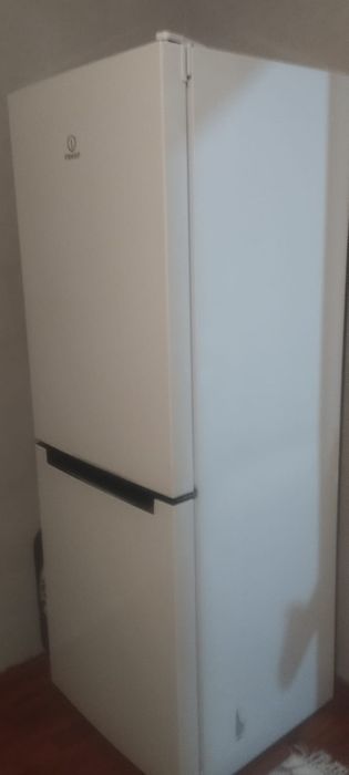 Холодильник Indesit