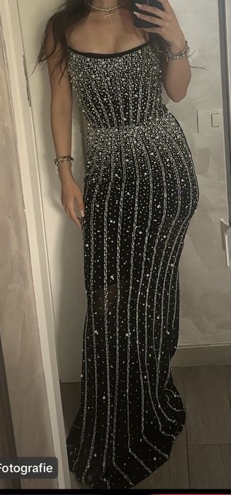 Rochie lungă elegantă cu pietricele strălucito
