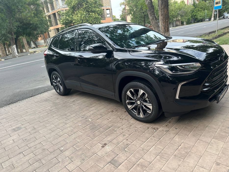 Продаю Свою chevrolet tracker 2023 premier