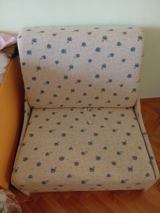 Разтегателен диван