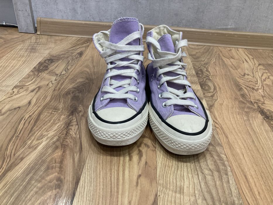 Продаются конверсы