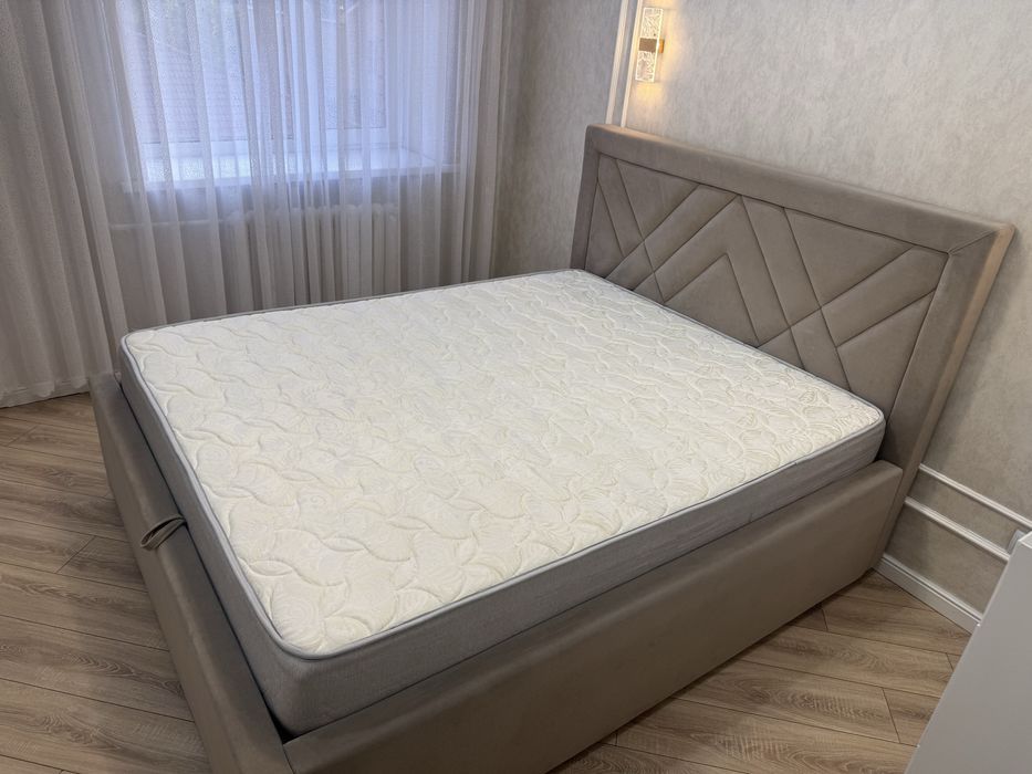 Продам кровать с камодом