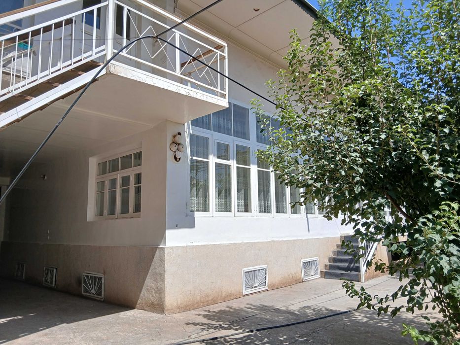 Yakkasaroy srochna hovli sotiladi 6 sotih uy uglavoyga tushgan