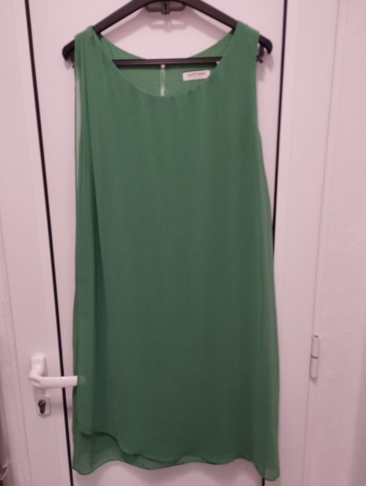 Стилна официална рокля без ръкави