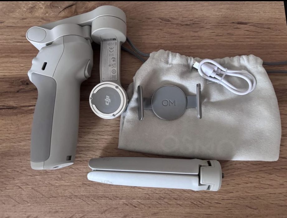 DJI osmo mobile 4