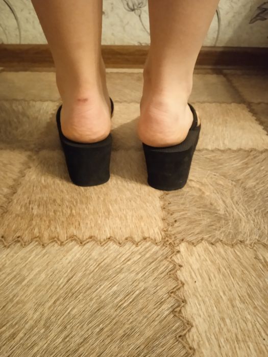 Стильные черные  шлепки