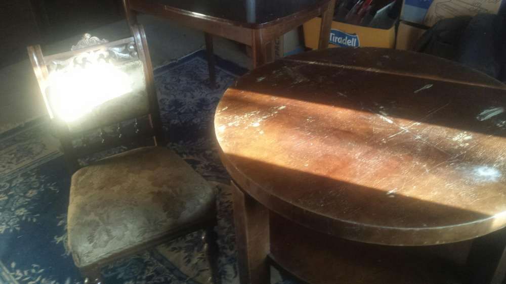 De vânzare mobilă din nuc