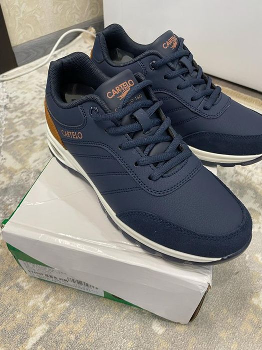 Кроссовки осенние