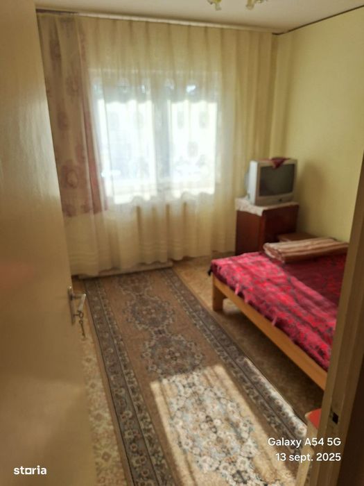 Fagaras,vand ap.3 camere etaj 1