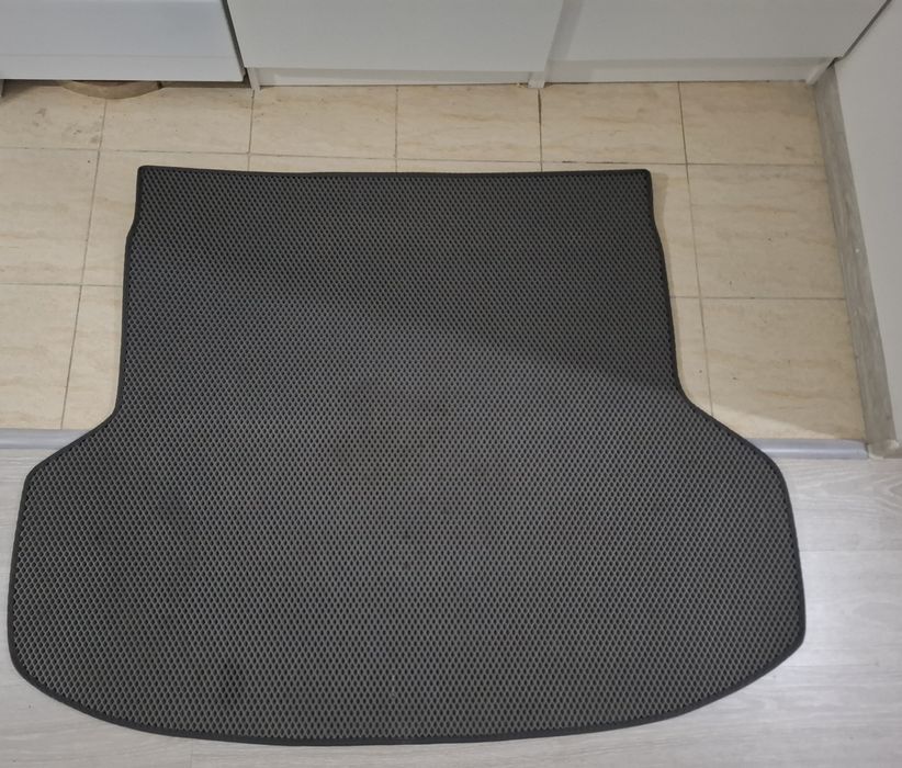 Продам полики 5d и чехлы на сидения