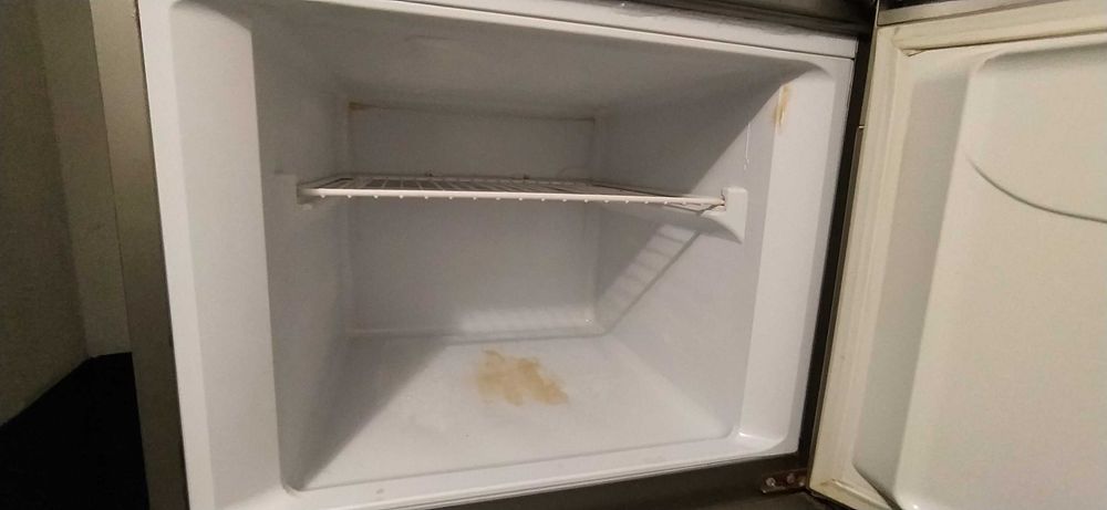 Голям хладилник Аристон, работи