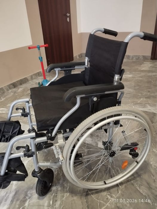 Продам инвалидную коляску