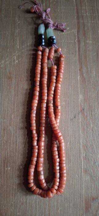 Продам бусы из коралла