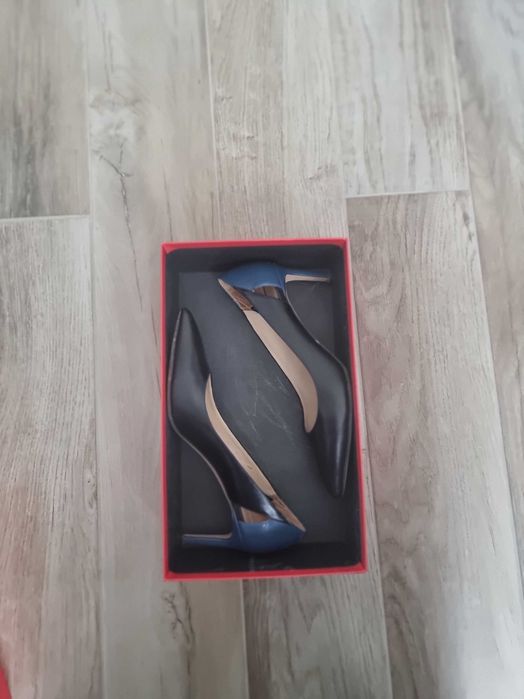 Hugo Boss официални обувки 39 номер