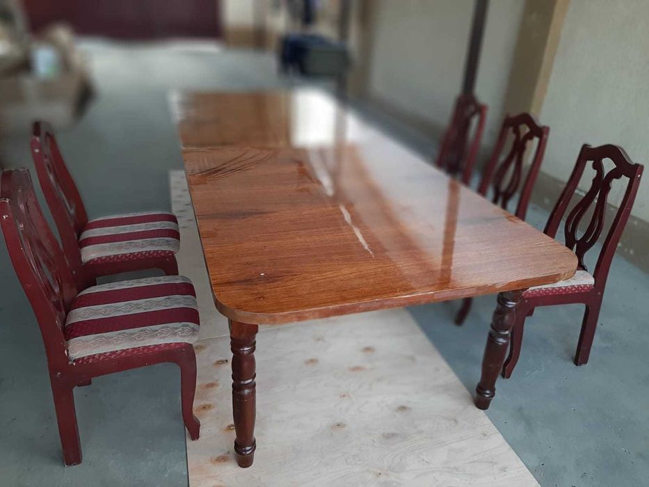 Стол и стулья гостевые для зала