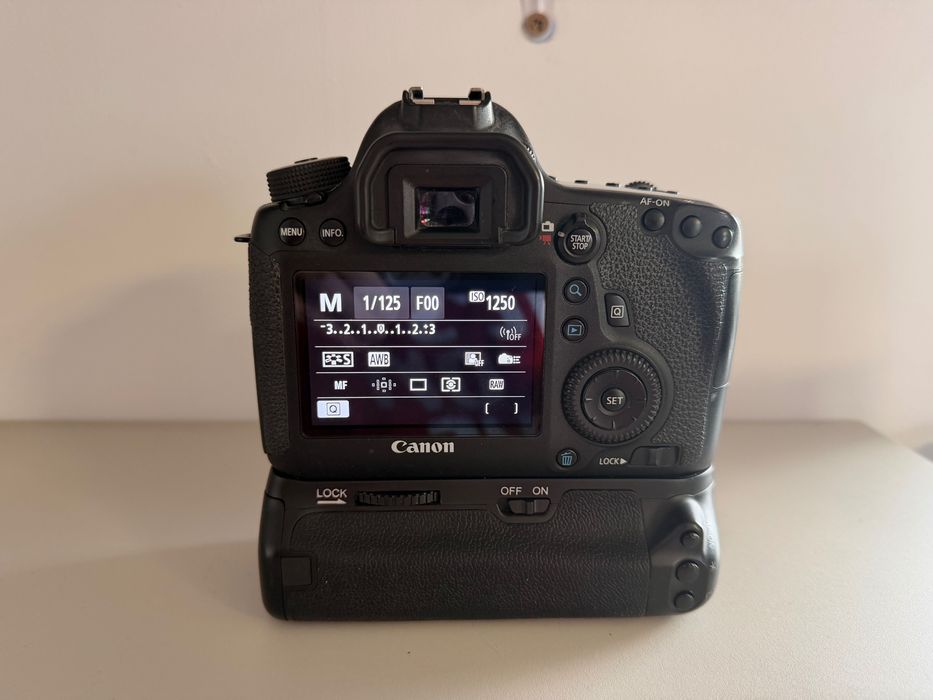 Camera foto DSLR Canon 6D + Grip