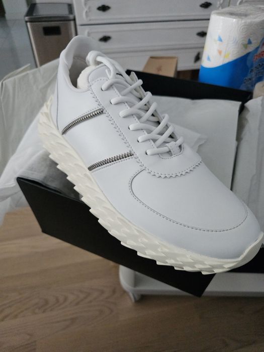 Giuseppe Zanotti Urchin 44,5