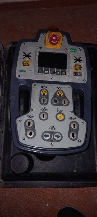 Пульты в комплекте для асфальта укладчика