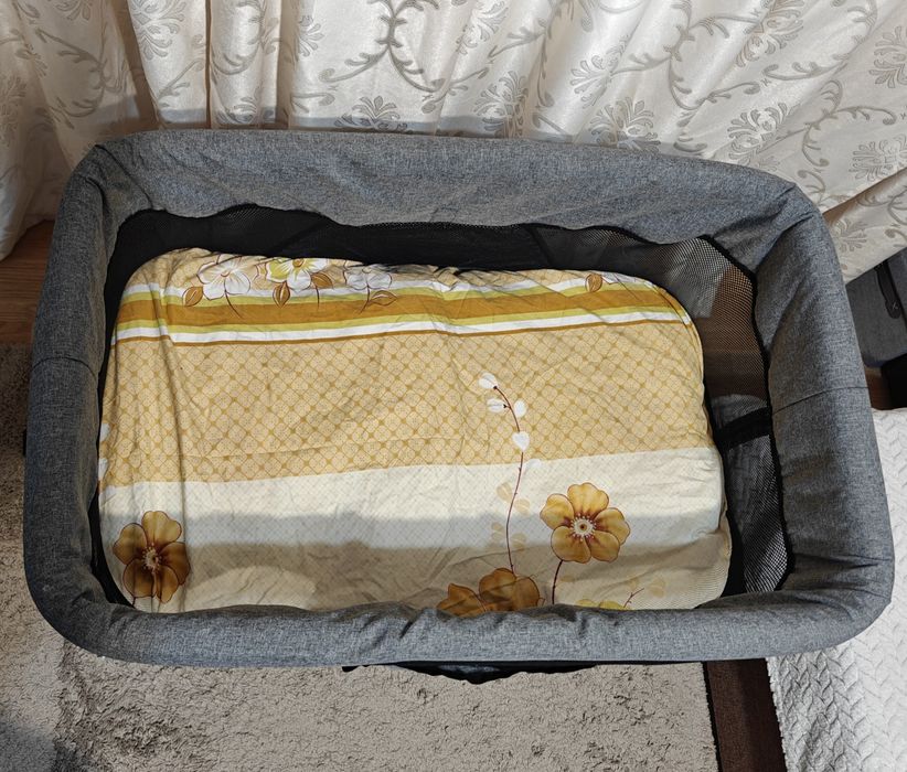 Pătuț pentru bebeluș cu funcție de leagăn