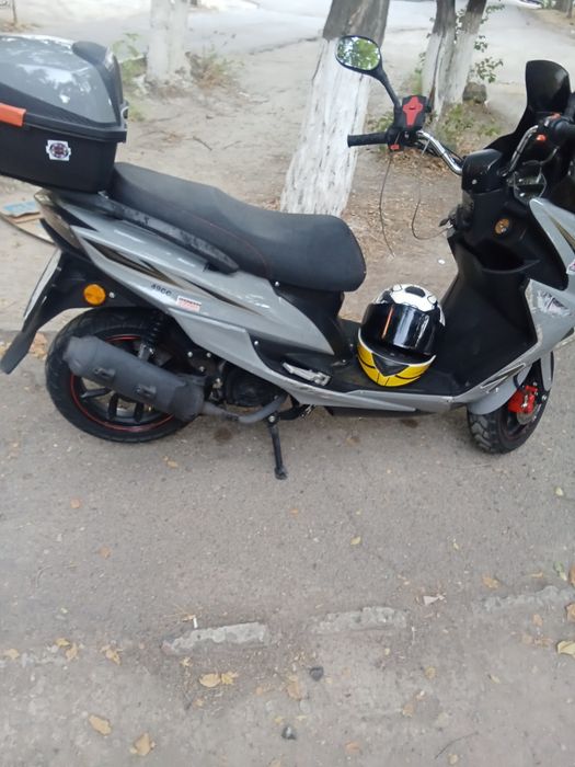 Продам скутер в идаеле