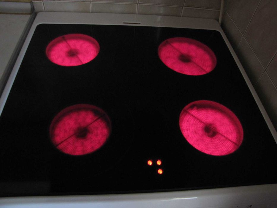 Готварска печка Gorenje EC7705W с мултифункционална фурна