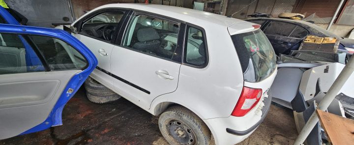 Bara fata Volkswagen VW Polo a 4-a generatie 9N