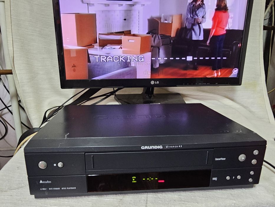 Vând videorecorder Grundig vivance 43