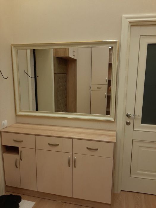Камод с зеркалом для прихожей