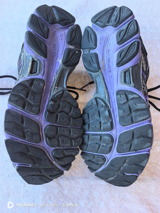Страхотни дамски маратонки Asics номер стелка 22.75см