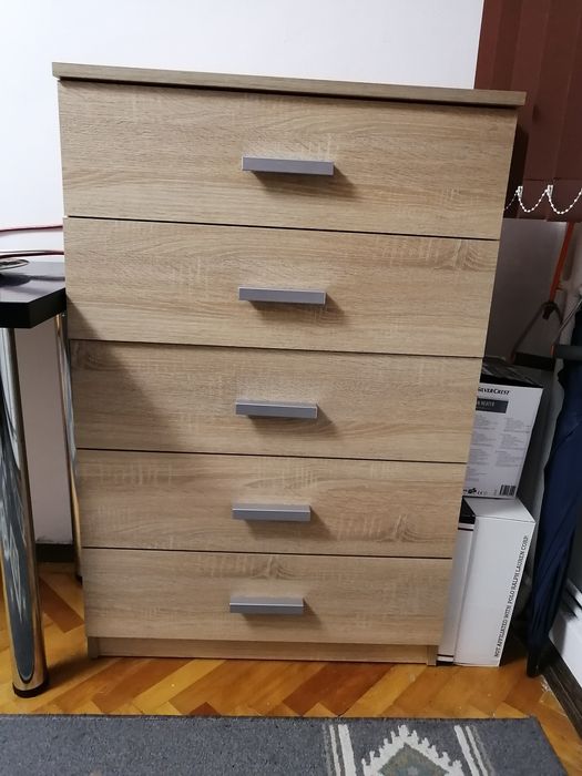 Vand comoda cu 5 sertare