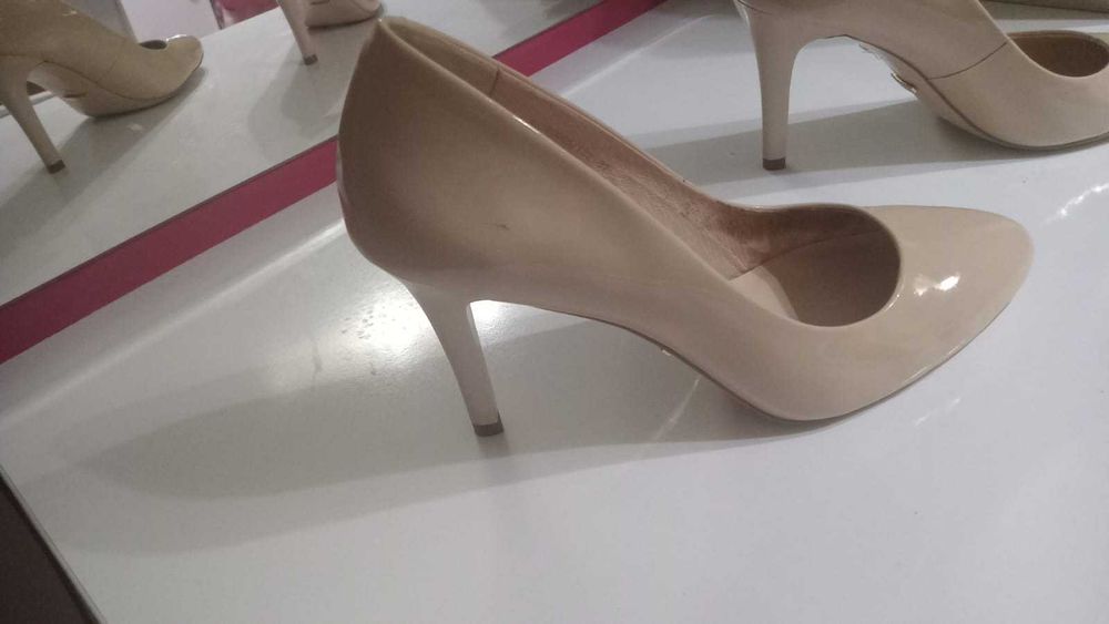 Туфли бежевые на выход, размер 37